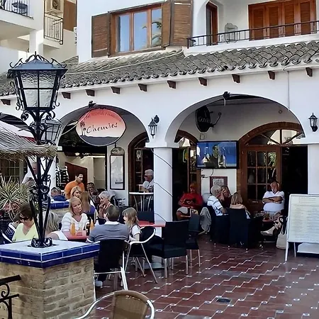 Apartment On The Plaza *